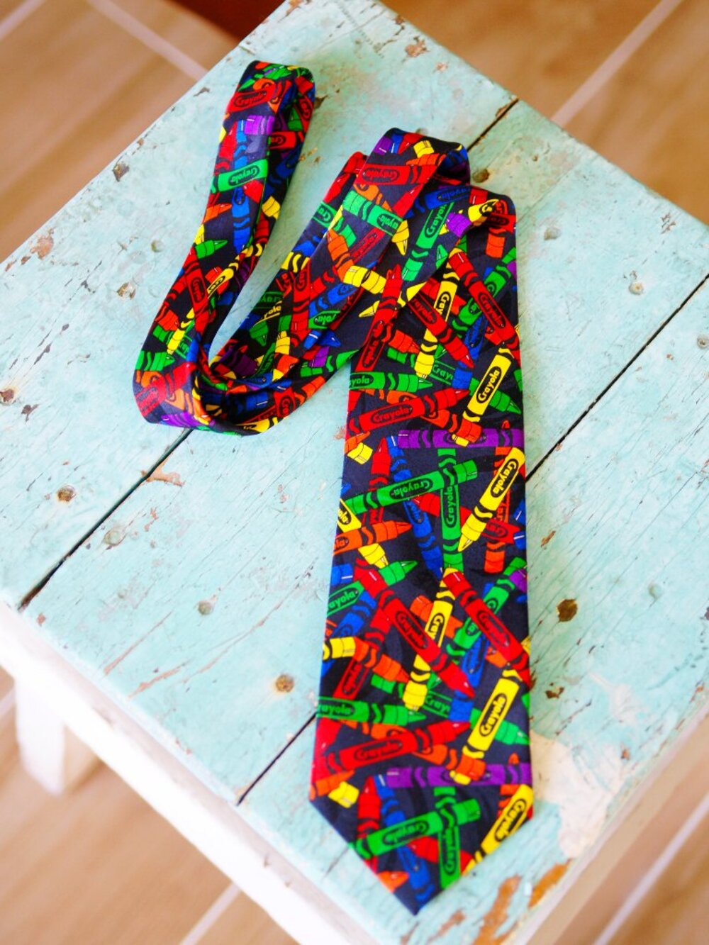 Vintage 1999 Binney & Smith Crayola Necktie Colorful Crayon Pattern